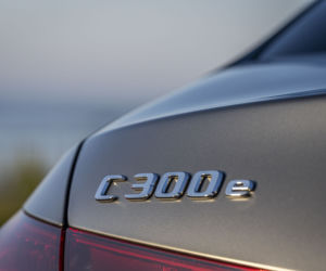 Mercedes-Benz Klasy C 300 e (2022)