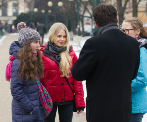 Na Wspólnej odc. 2259. Tosia (Julia Lewenfisz-Górka), Kornacki (Łukasz Matecki), Zosia (Malwina Dubowska), Basia (Daria Burakowska)
