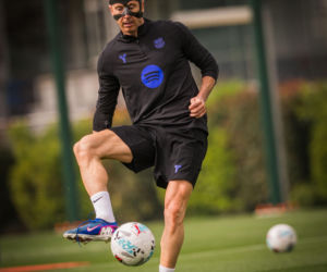 Robert Lewandowski trenował w masce