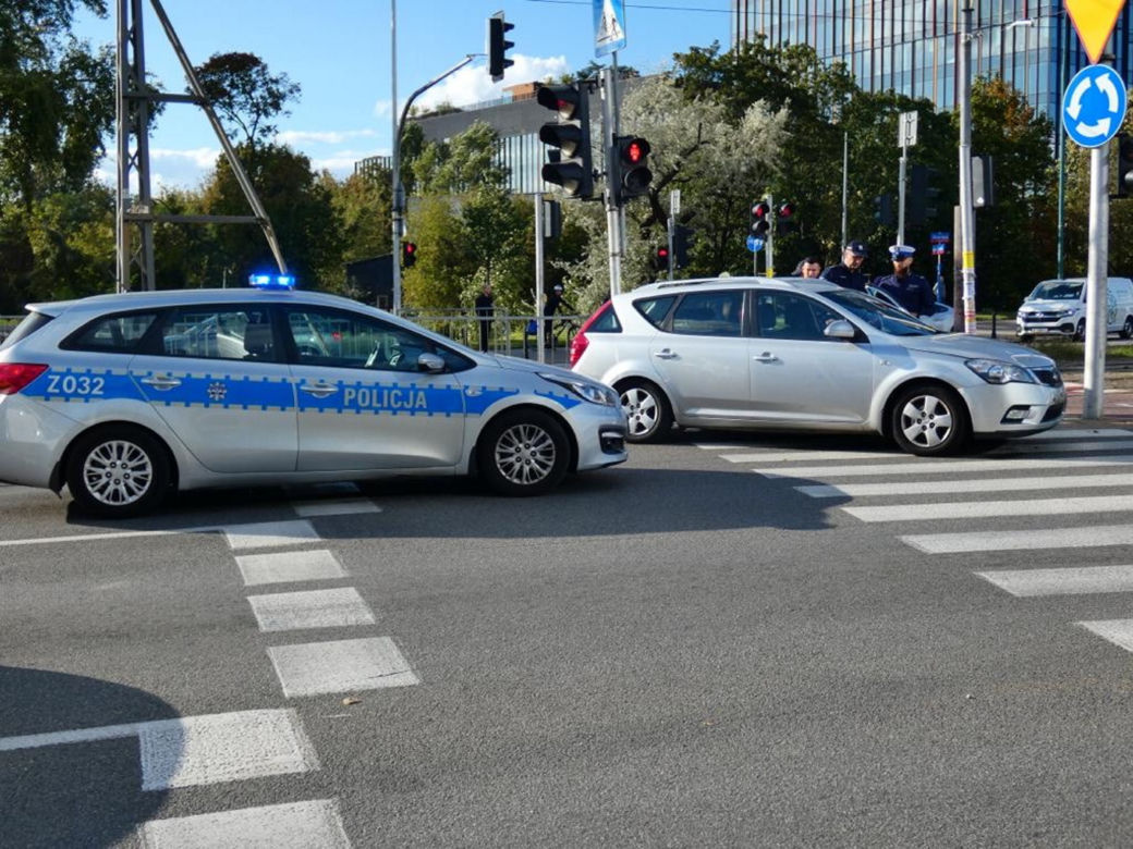 Wyrzucił kierowcę na ulicę i ukradł auto. Pomylił GTA z prawdziwym życie? 