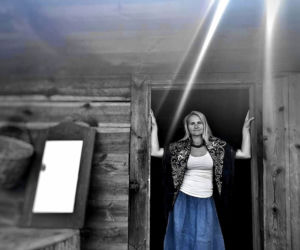 Marzenia trzeba realizować. Monika Dygas realizuje je krok po kroku. Chata Szeptuchy już stoi