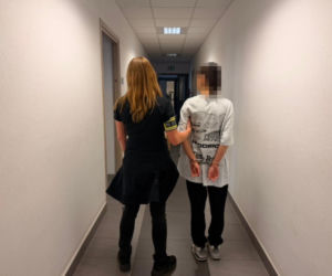 Para dwudziestolatków napadała na kierowców z aplikacji. W ich mieszkaniu policjanci przyłapali kogoś jeszcze 