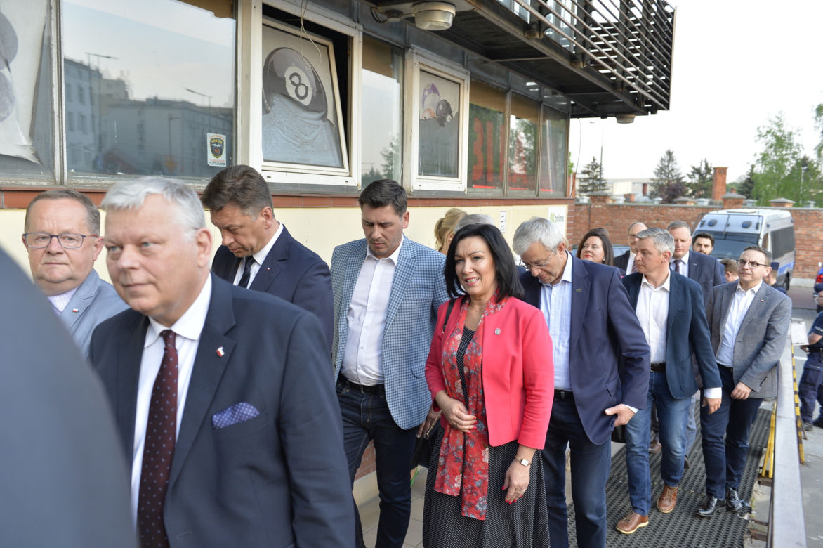 Ujawniamy kulisy posiedzenia klubu PiS w siedzibie partii