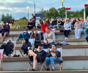 To jedyne takie kino plenerowe w Świętokrzyskiem. W Porcie Lubianka na leżakach i na kajakach