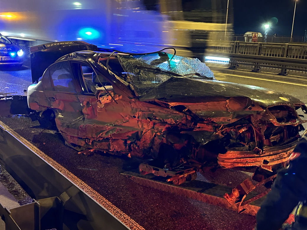 Bmw zgniecione przez tira jak puszka na trasie S8