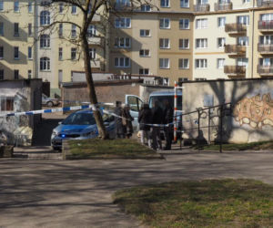 W wiacie śmietnikowej przy ul. Moniuszki znaleziono ciało kobiety