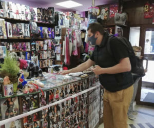 Sex shop sprzedaje maseczki ochronne