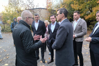 Łukasz Borowiak i Mateusz Morawiecki w Lesznie