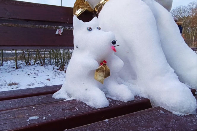 Rzeźby ze śniegu na pętli Głębokie