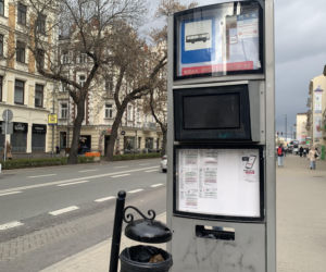Co z wyświetlaczami na przystankach na Krakowskim Przedmieściu? Radny reaguje