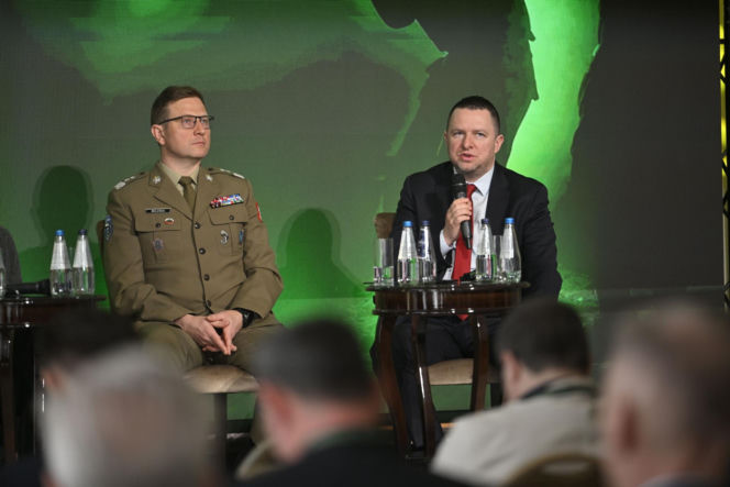 Konferencja Portalu Obronnego „Odporność cyfrowa i informacyjna Polski. Wyzwania w dobie wojny hybrydowej". Drugi panel