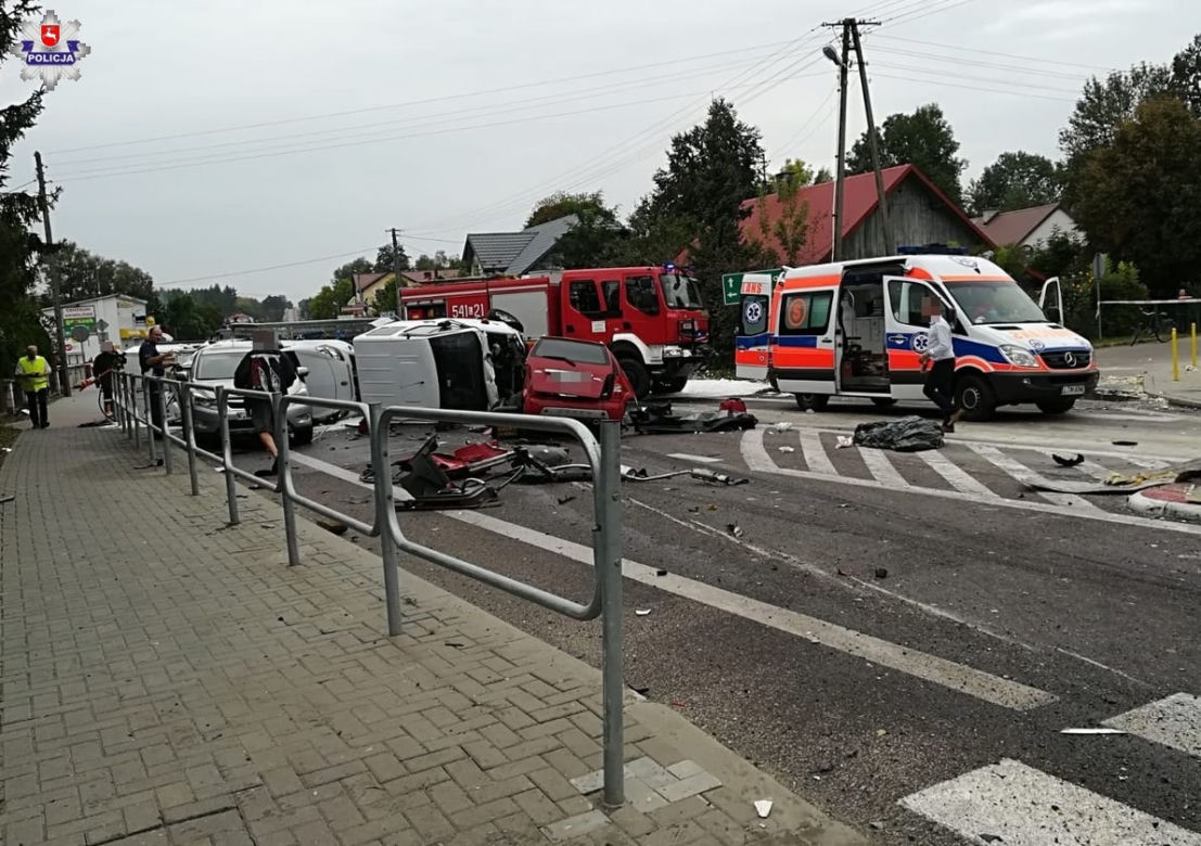 Lubelskie: Karambol na krajowej „17”. Dwie osoby nie żyją