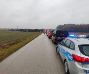 Zderzenie TIR-a z pociągiem! Wykoleiło się 8 wagonów, nie żyje kierowca TIR-a