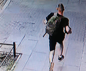 Zrywa kobietom złote łańcuszki z szyi! Rozpoznajesz tego mężczyznę? 