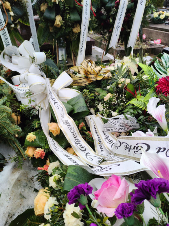 Tak wygląda grób brata ojca Rydzyka. Redemptorysta gorzko zapłakał na cmentarzu i pożegnał Mirosława 