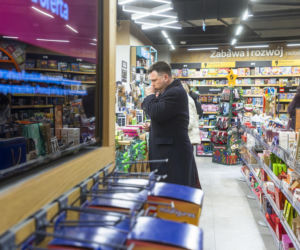 Sławomir Mentzen na zakupach w galerii