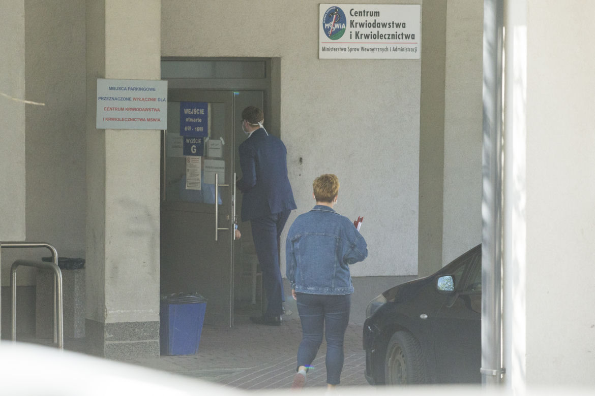 Minister Michał Woś oddał krew dla chorych