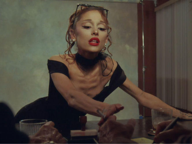 Ariana Grande w teledysku do "petal"