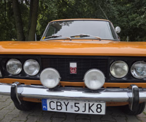 Prawdziwe motoryzacyjne perełki pod Torbydem! Bydgoskie Klasyki Nocą znów zachwyciły