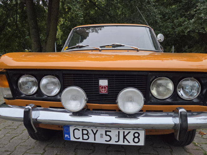 Prawdziwe motoryzacyjne perełki pod Torbydem! Bydgoskie Klasyki Nocą znów zachwyciły