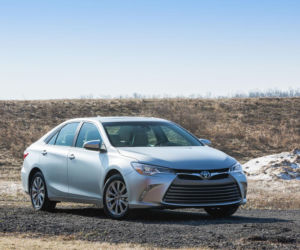 Toyota Camry 2015 w nowym odważnym stylu