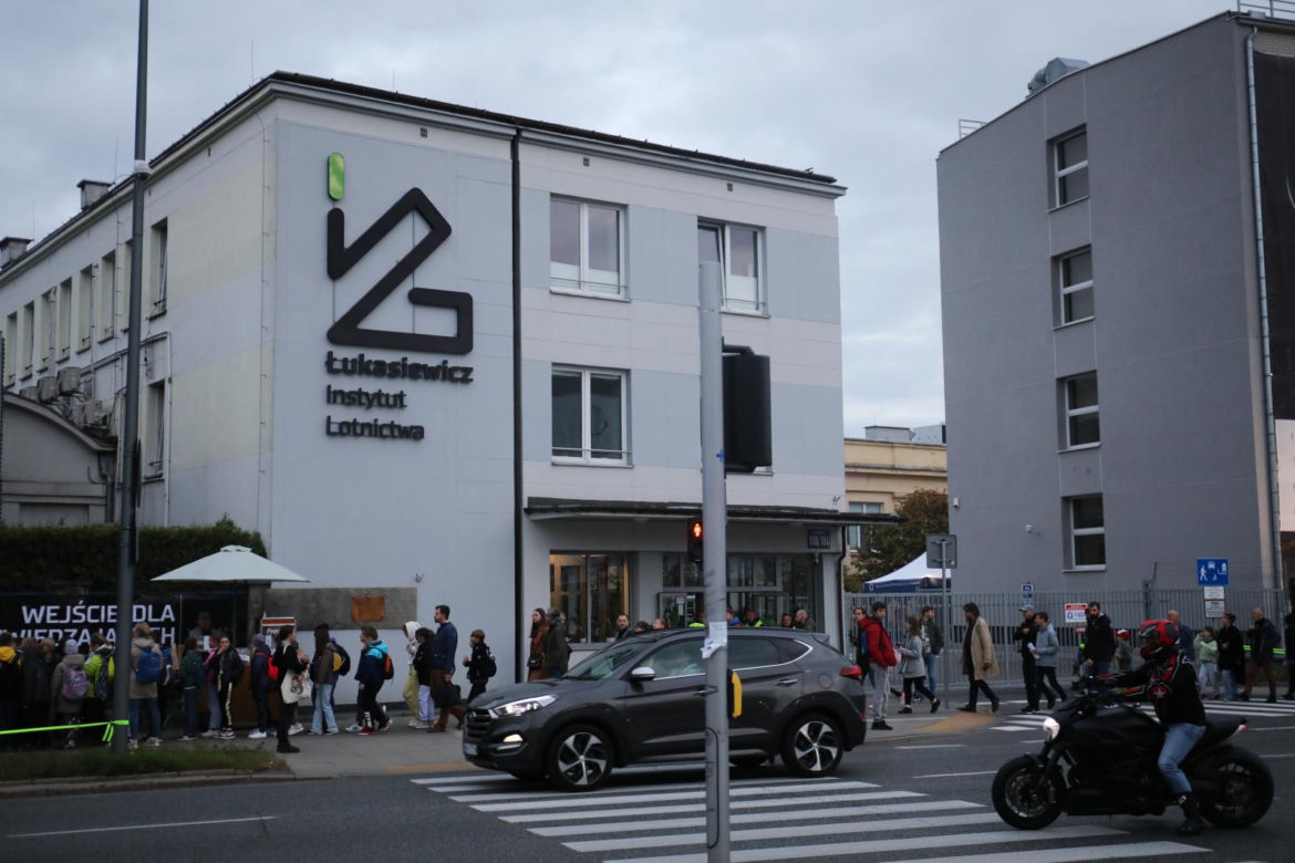 Noc w Instytucie Lotnictwa w Warszawie