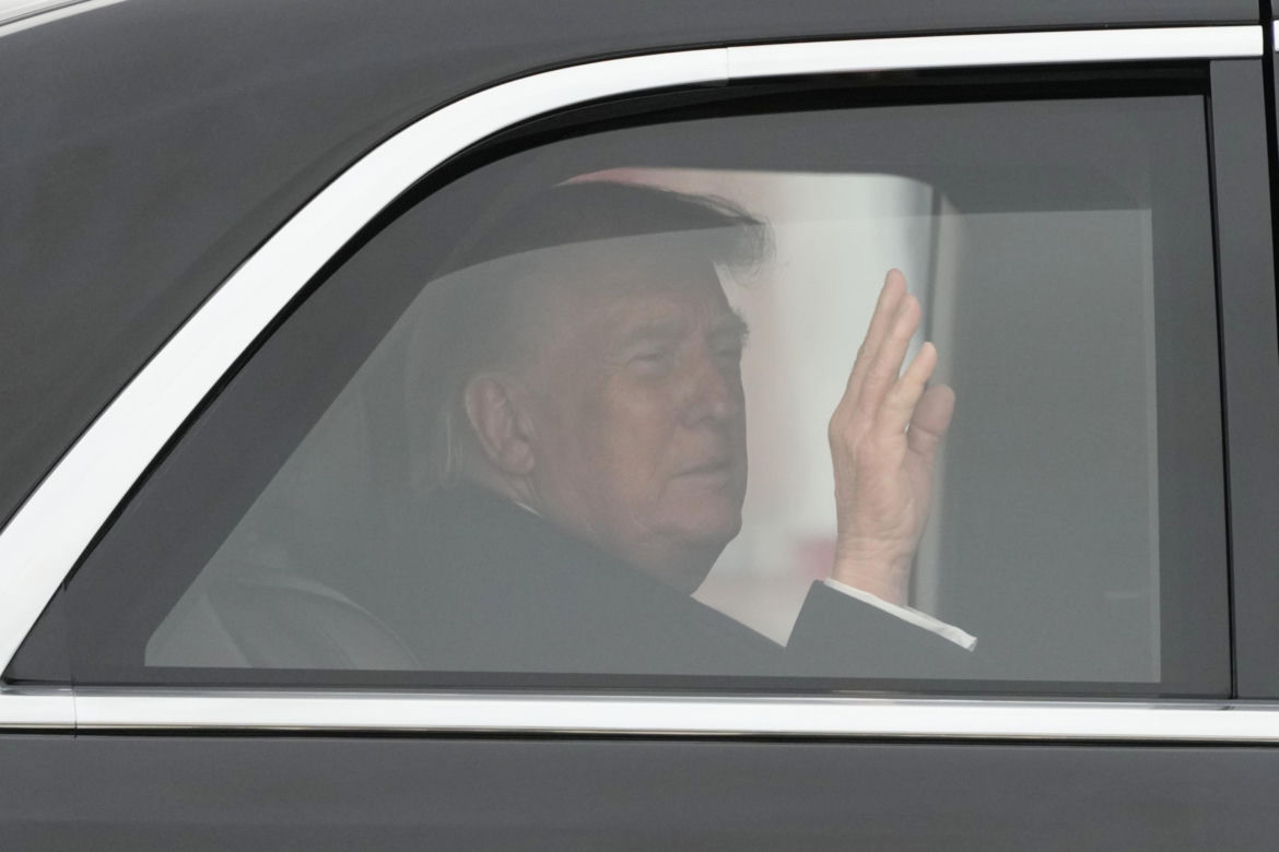 Przywódca Chin przyleciał do USA. Też przeszedł po czerwonym dywanie
