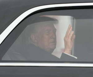 Przywódca Chin przyleciał do USA. Też przeszedł po czerwonym dywanie
