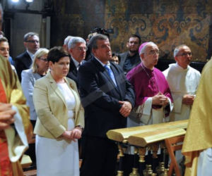 Syn Szydło, ks. Tymoteusz odprawił mszę. Na prymicji Kaczyński i Rydzyk 