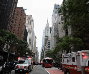 W związku z ryzykiem zawalenia się jednego z wieżowców na Manhattanie w Nowym Jorku we wtorek ewakuowano okoliczne budynki