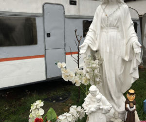 Don Vasyl pokazuje swój dom 