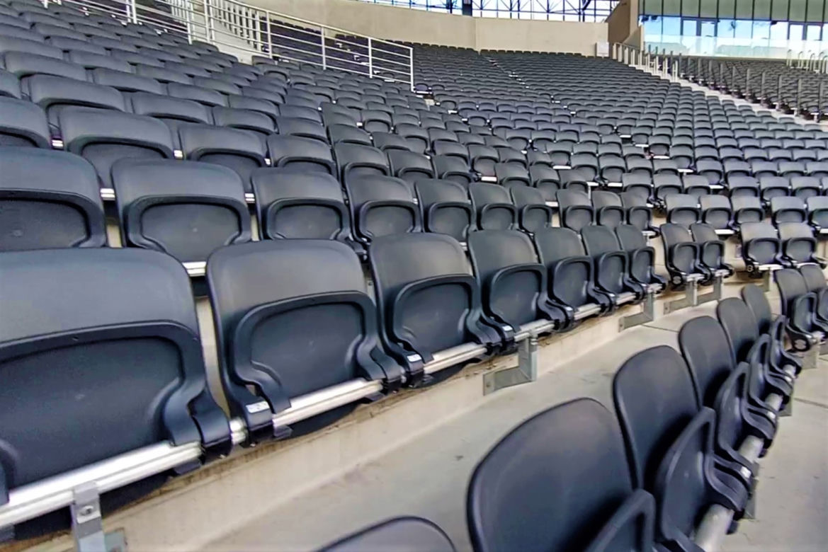 Spacery po nowym szczecińskim stadionie przyciągnęły wielu chętnych
