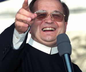 Tak zmieniał się ojciec Rydzyk, 2000r.