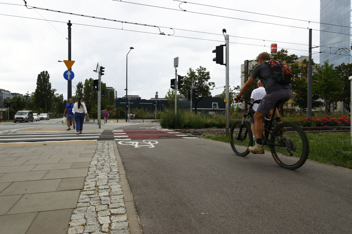 Tragiczny wypadek w Warszawie. Tramwaj potrącił rowerzystę na ul. Towarowej