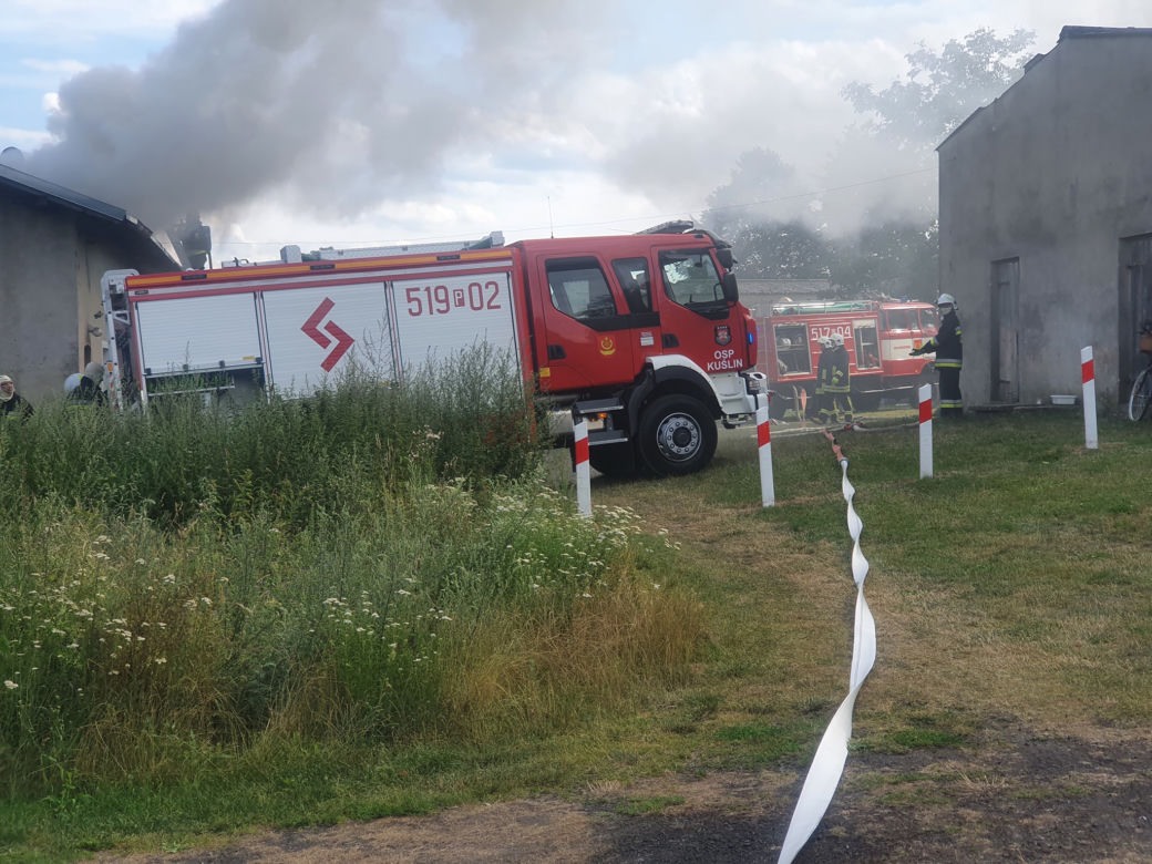 Nowy Tomyśl: WIELKI pożar domu. 15 zastępów walczyło z ogniem! Są ranni! 