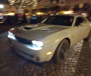 Świąteczny Zlot Amerykańskich Samochodów na Rynku w Lesznie