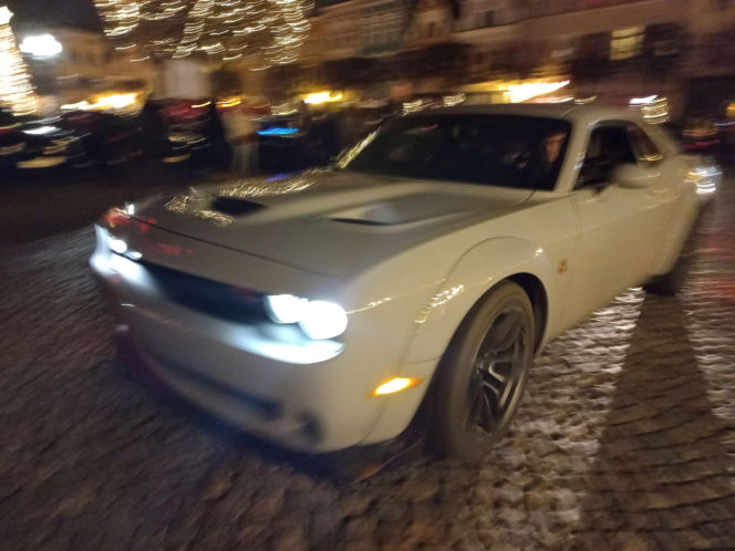 Świąteczny Zlot Amerykańskich Samochodów na Rynku w Lesznie