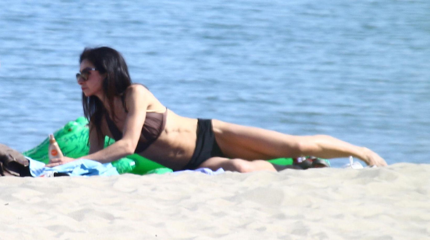 Marta Kaczyńska z mężem i synem na plaży