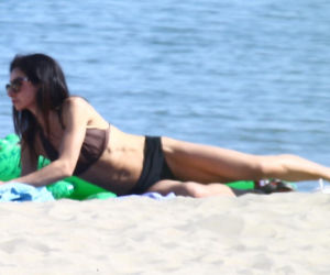 Marta Kaczyńska z mężem i synem na plaży