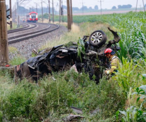 Ogromna siła uderzenia. Silnik wyleciał z auta po zderzeniu z pociągiem