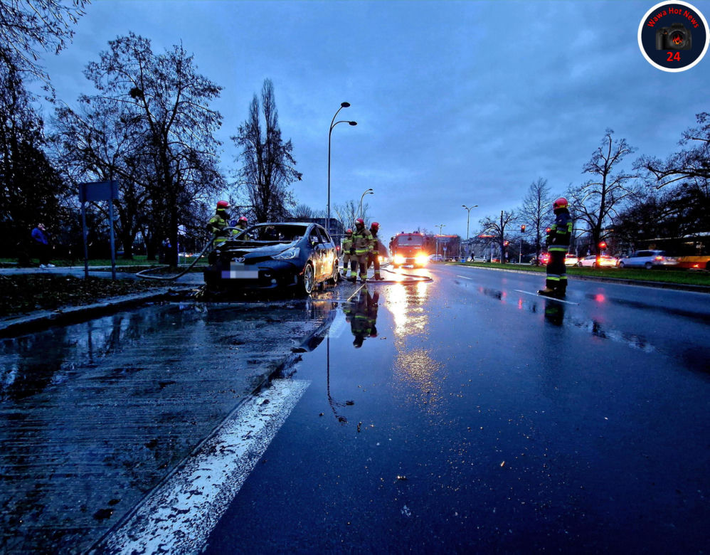 Toyota nagle stanęła w ogniu. W środku rodzina z dziećmi!