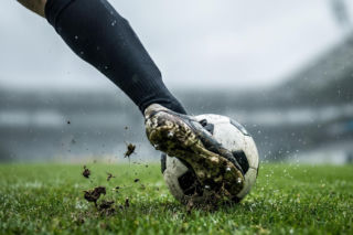 Jagiellonia Białystok przegrywa z Widzewem. Lech Poznań nowym liderem