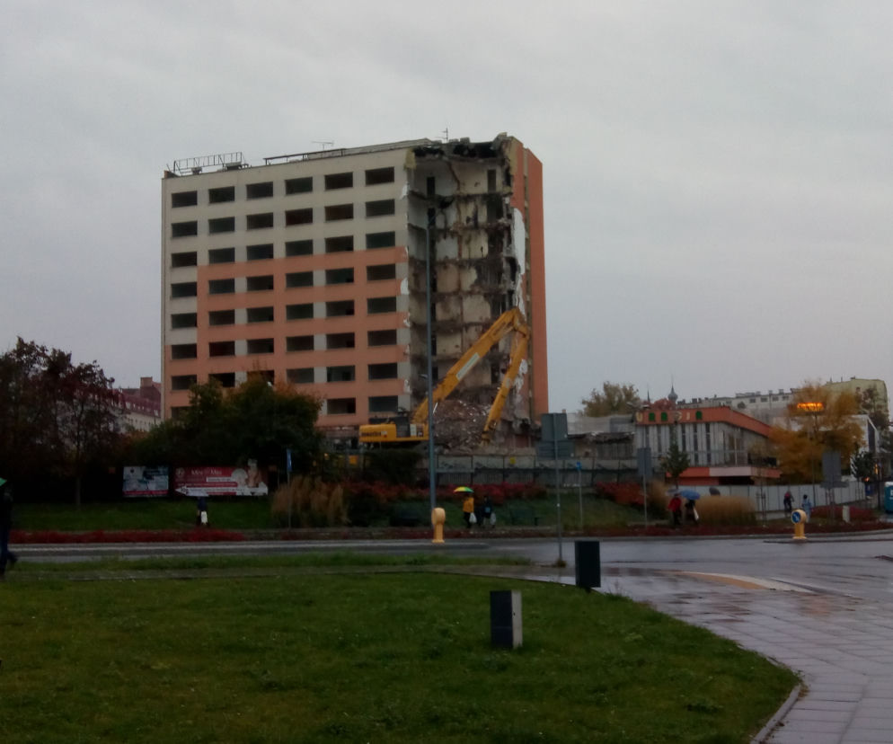 Olsztyn. Rozbiórka hotelu widmo