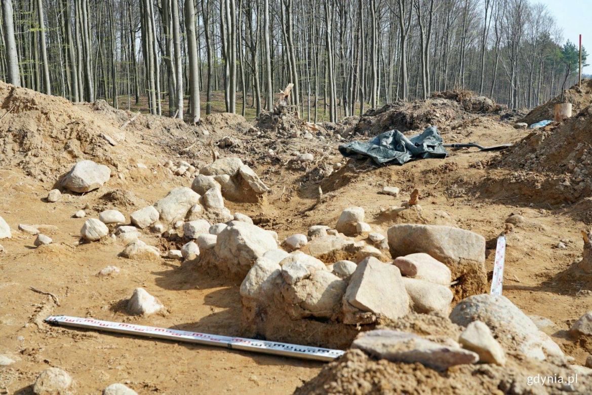 Archeolodzy pracujący w miejscu, gdzie znaleziono kurhany