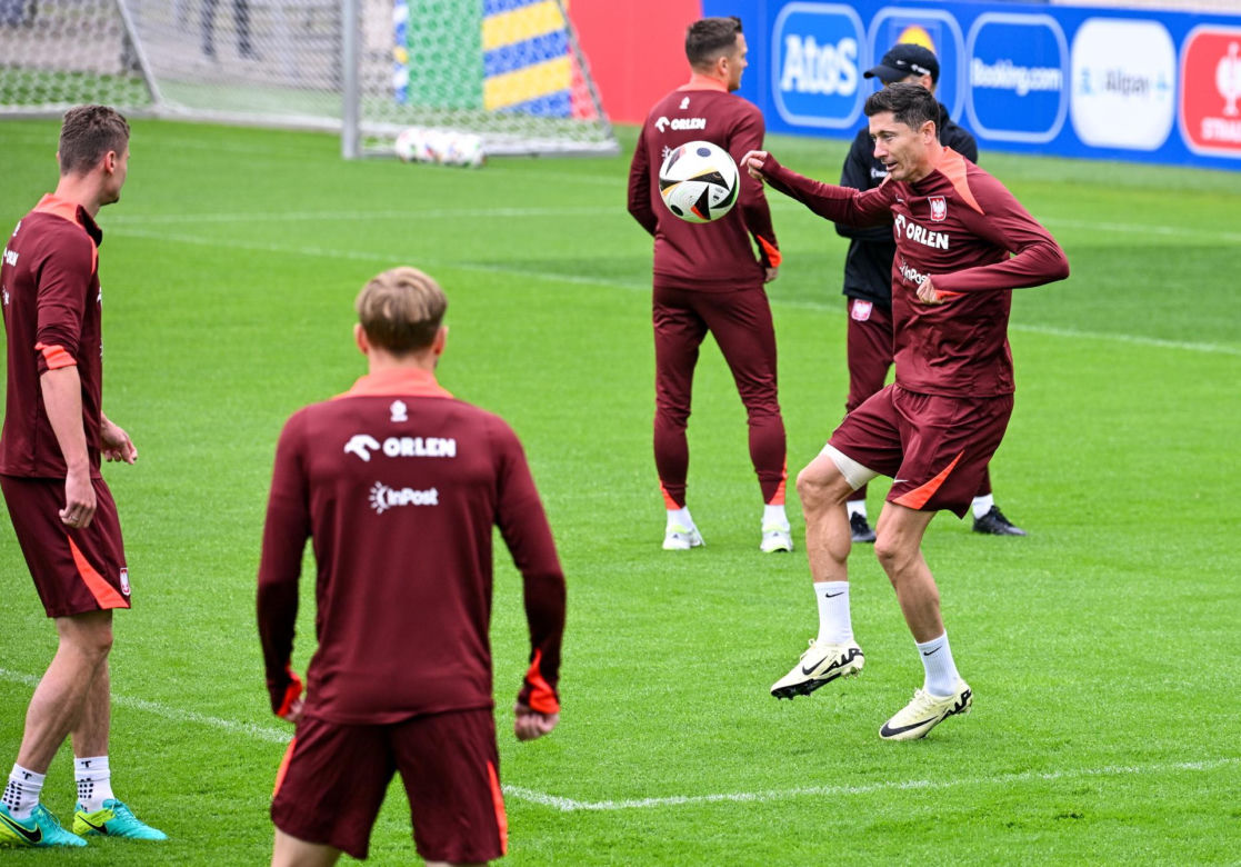 Lewandowski trenuje pełną parą, Zieliński na rowerku