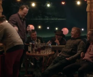 To nie koniec świata odcinek 13. Wieczór kawalerski. Darek (Eryk Lubos), Paweł (Krystian Wieczorek)