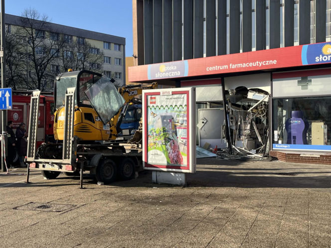 Koparka wjechała do apteki