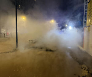 Gorąca chmura spowiła centrum Warszawy. Wielka dziura na środku ulicy. Co się stało?!