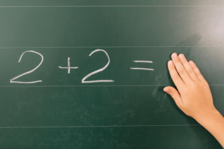 Ile to jest 40−(6+4)×2+24÷6=? Uczeń podstawówki obliczy w mig, a ty?