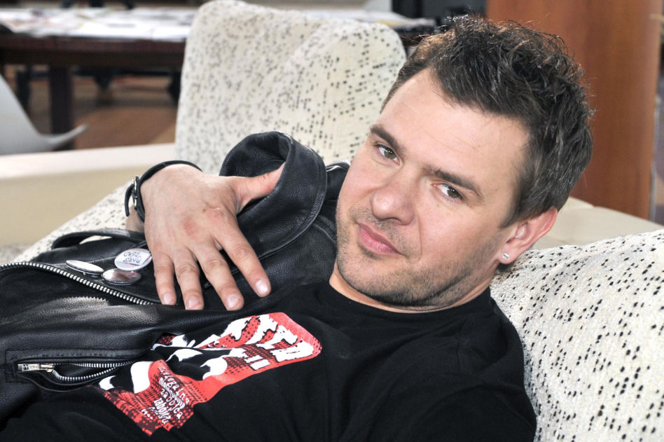 Tak Tomasz Karolak wyglądał prawie 20 lat temu! Już wtedy występował w hitowych komediach